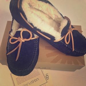 Women size 7 slip on uggs